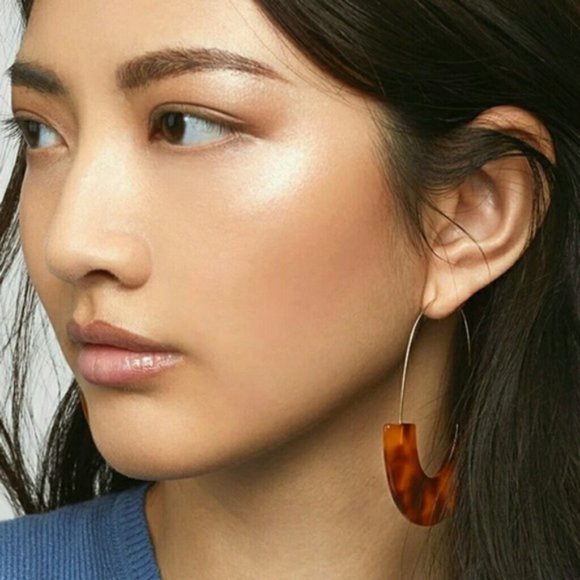 xx Trendy Threader Tortoise Acrylic Thin Hoop NWT - Picture 4 of 4